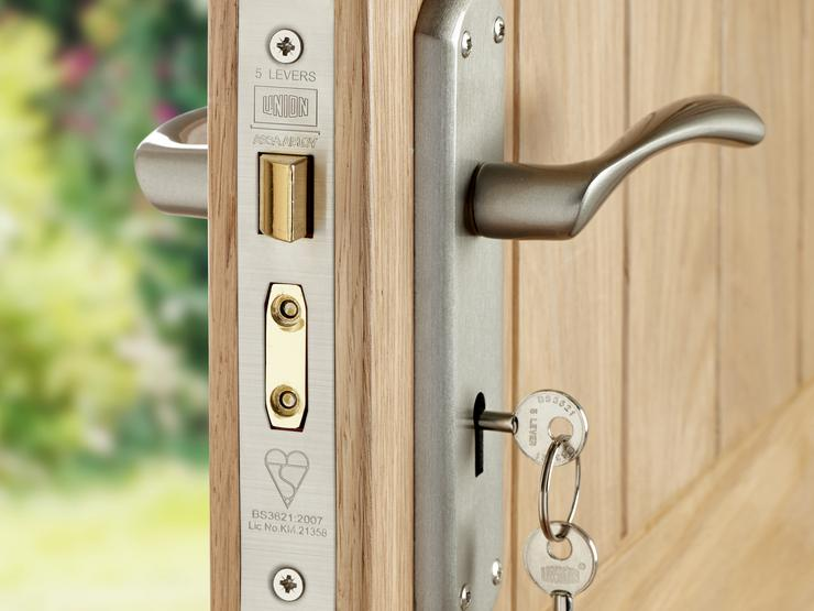 A Guide on How to Lock a Lever Door Handle